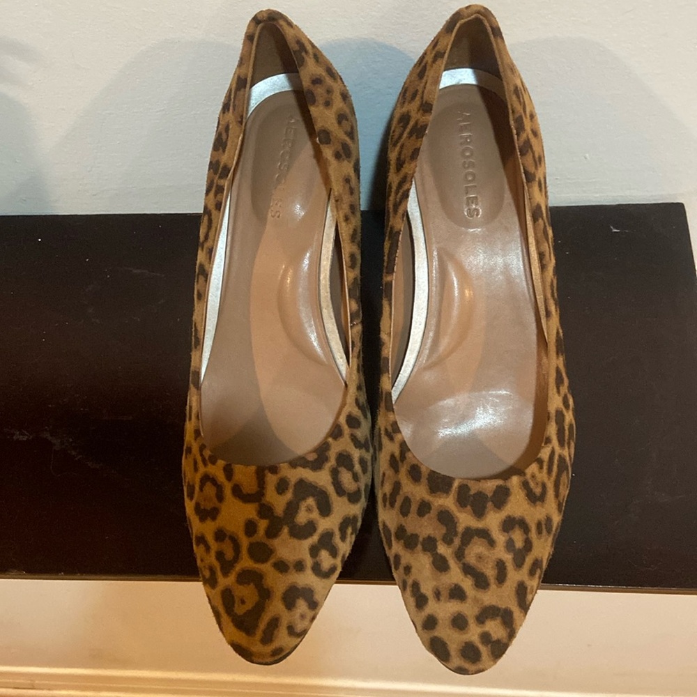 Leopard shoes, almost brand new size 7 1/2